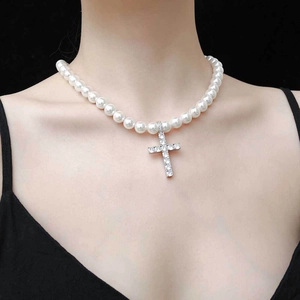 Collier de perles hip hop avec un pendentif croix argenté brillant pour tous