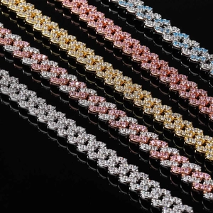 Détail de chaînes cubaines 9mm en cinq couleurs avec sertissage de zircons scintillants