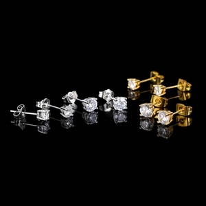 Classic 4-prong round cubic zirconia hip hop stud earrings in gold and silver plating