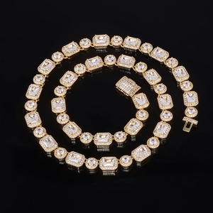 Chaîne hip hop de 10mm plaquée or avec zircons carrés et ronds au style glacé chic