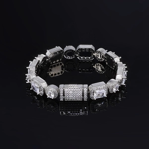 Bracelet argenté Iced Out avec maillons géométriques de 10mm et zircons pavés