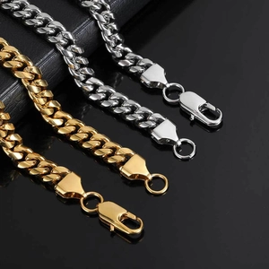 Polierte Cuban Link Halsketten in Gold und Silber mit sicherem Karabinerverschluss