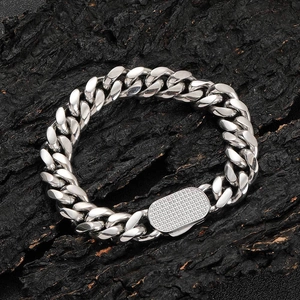 Men's hip hop silver cuban link bracelet with iced out pavé diamond clasp