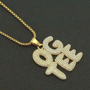Collier hip hop doré avec pendentif 999 CLUB et cristaux étincelants sur une chaîne ronde