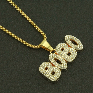 Collier hip hop doré avec pendentif lettres BOSS serti de zircons brillants et élégants