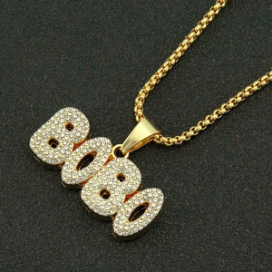 Collier hip hop avec pendentif chiffre 8888 doré et orné de strass brillants pavés