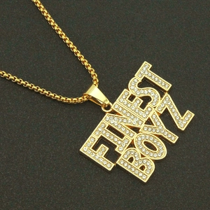 Hip-Hop-Halskette in Gold mit FINEST BOYZ Buchstaben-Anhänger und funkelnden Strasssteinen
