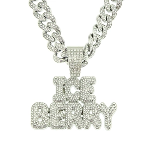 Collar de cadena cubana plateada con colgante de letras ICE BERRY y cristales pavé