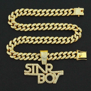 Collar de cadena cubana dorada con colgante de letras STAR BOY y diamantes imitación