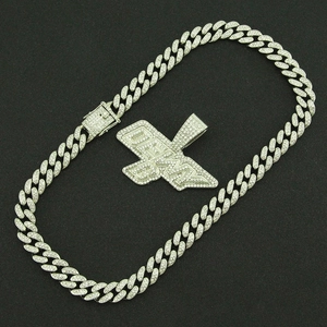 Chaîne cubaine argentée pour homme avec pendentif lettres DEWAY serti de diamants