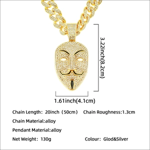 Collier avec pendentif masque de Guy Fawkes serti de zircons et chaîne cubaine