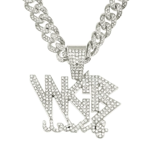 Chaîne cubaine argentée avec pendentif lettre WGR WORLD serti de strass hip-hop