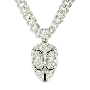 Pendentif masque Guy Fawkes glacé sur une chaîne cubaine entièrement sertie de diamants