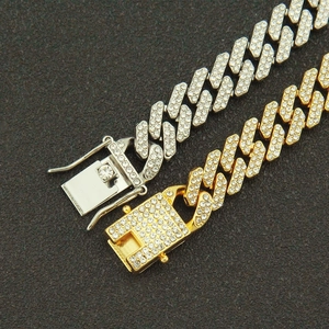 Collana catena cubana con cristalli scintillanti in oro e argento dallo stile lussuoso
