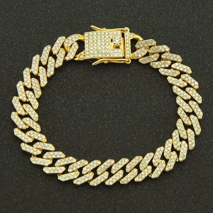 Bracciale cubano hip hop dorato con pavé di diamanti e chiusura a cassetta di sicurezza