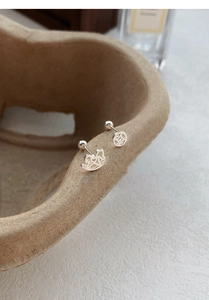 Détails de boucles d'oreilles chat et pièce en argent S999 avec fermoir à vis sécurisé