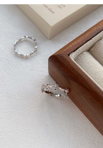 Close-up of vintage S925 silver ring featuring intricate vine patterns and zircon inlay