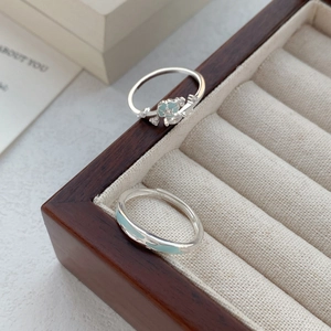 S925 Sterlingsilber Pfirsichblüten Paarringe mit blauem Emaille und Zirkonia Steinen