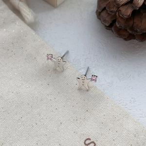 S999 Sterling Silber Lebkuchenmann Ohrstecker mit rosa Zirkonia Akzenten