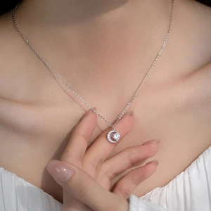 Collana con Pendente a Mezzaluna in Argento Sterling S999 per Donna con Zirconia Intarsiata Gioielli di Lusso Regalo di San Valentino