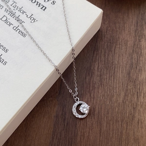 Collana a mezzaluna in argento sterling S999 con zirconi scintillanti e pietra centrale