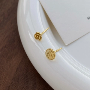 Asymmetric gold rose and prince coin earrings in S999 sterling silver for women
