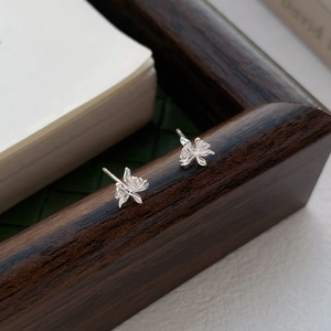 Eleganti orecchini a lobo orchidea in argento S999 con zirconi su cornice in legno