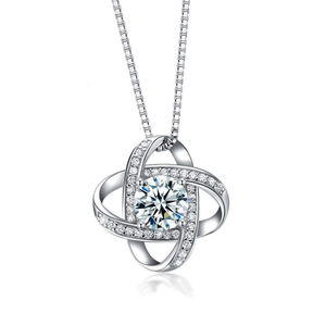 Elegante Halskette aus S925 Sterlingsilber mit glitzerndem vierblättrigem Kleeblatt Anhänger