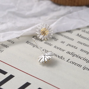 Elegant S925 sterling silver daisy stud earrings with golden pistil and silver petals