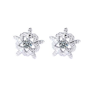 Elegant snowflake stud earrings in S925 sterling silver with sparkling zircon stones
