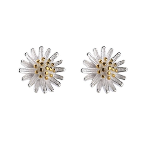 Elegant S925 sterling silver daisy stud earrings with golden pistils and matte petals