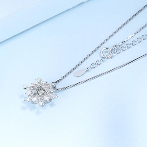 Minimalist S925 sterling silver snowflake pendant necklace with shimmering cubic zirconia