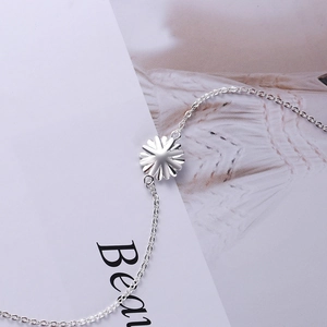 Minimalist S925 sterling silver daisy bracelet with delicate cross chain and flower pendant