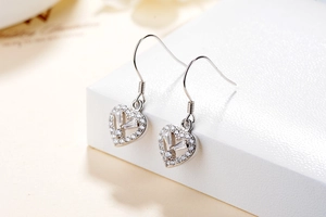 Detailed close-up of S925 sterling silver heart earrings with sparkling zircon inlay
