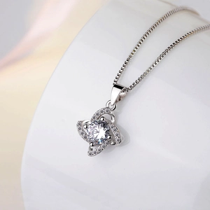 Elegant s925 silver necklace with sparkling clover pendant and bright zircon centerpiece