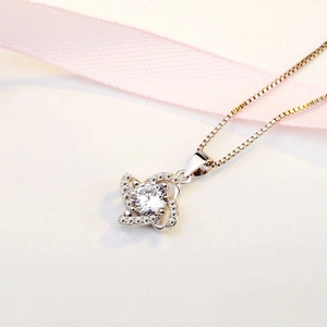 Elegant S925 sterling silver clover necklace with sparkling zircon pendant and box chain