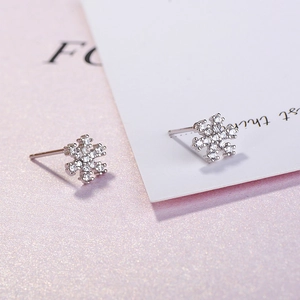 Élégantes boucles d'oreilles flocon de neige en argent S925 avec cristaux de zircone brillants