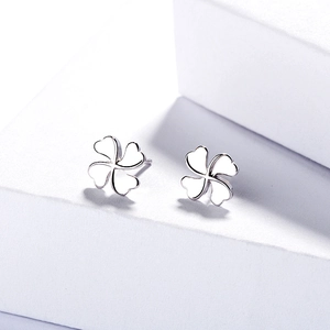 Boucles d'Oreilles Clous Trèfle à Quatre Feuilles en Argent Sterling S925 pour Femmes Minimaliste Forme de Coeur Poli Bijoux Mode
