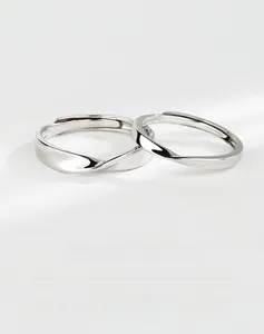 Detail verstellbarer S925 Silber-Mobiusringe mit elegantem, gedrehtem Minimal-Design