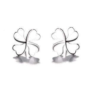 Boucles d'oreilles clous trèfle à quatre feuilles en argent S925 poli avec cœurs