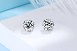 Close-up of S925 sterling silver four-leaf clover earrings with brilliant round stones