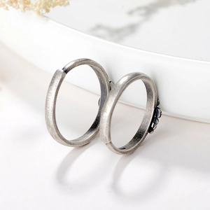 Créoles vintage en argent sterling S925 avec finition brossée et motifs ethniques