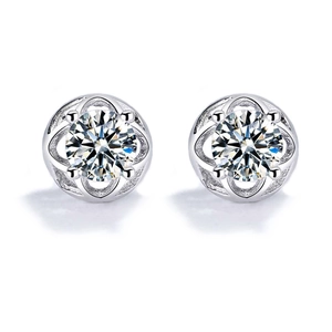 S925 sterling silver four-leaf clover stud earrings with sparkling cubic zirconia stone