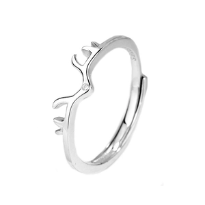 Elegante anello in argento sterling S925 a corna di renna con zircone lucido vista laterale