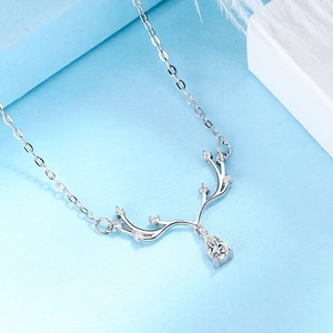 Élégant collier renne en argent S925 avec pendentif en cristal taillé en poire