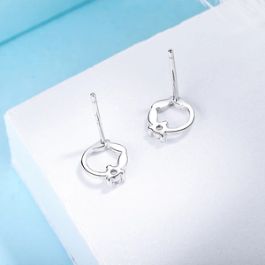 Boucles d'oreilles fleurs évidées en argent sterling S925 avec zircone cubique éclatant