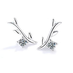 Elegant S925 sterling silver stud earrings with reindeer antlers and sparkling cubic zirconia