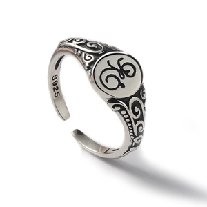 Vintage 925 sterling silver open ring with ornate floral carvings and round geometric face