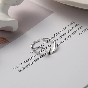 Minimalist S925 sterling silver Mobius ring with wavy design on a white artistic card