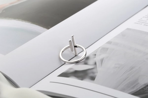 Detail of S925 sterling silver ring featuring modern vertical geometric double bar design